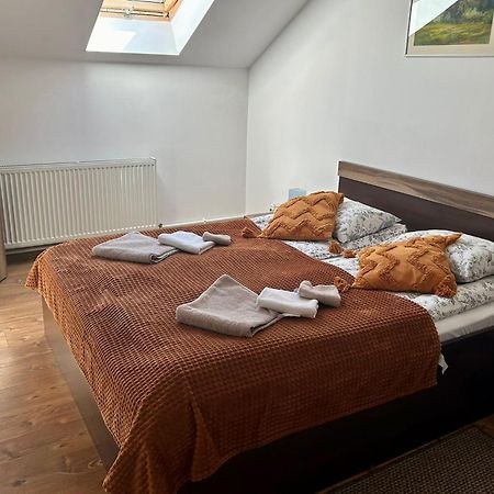 Aranykakas Etterem Es Panzio Bed & Breakfast Sindominic Exterior photo