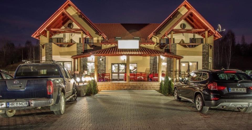 Aranykakas Etterem Es Panzio Bed & Breakfast Sindominic Exterior photo