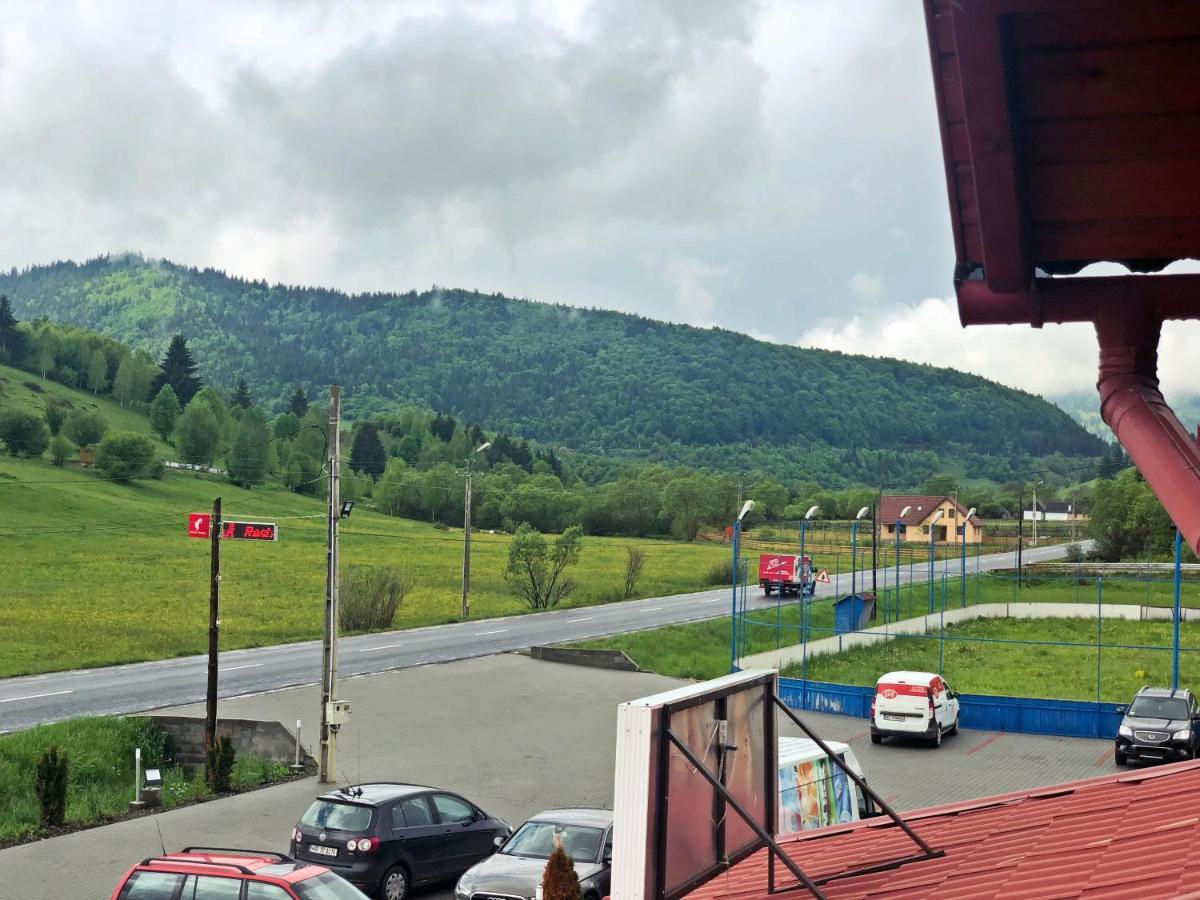 Aranykakas Etterem Es Panzio Bed & Breakfast Sindominic Exterior photo